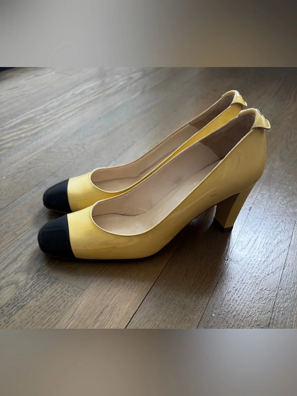 Vintage CHANEL Two Tone Cap Toe Patent Leather Pumps EU 38